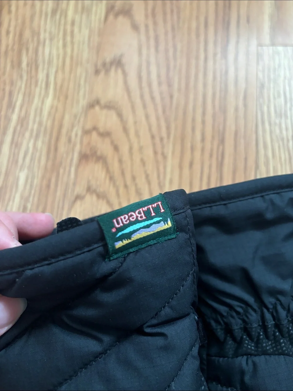 Women’s L.L. Bean black mittens